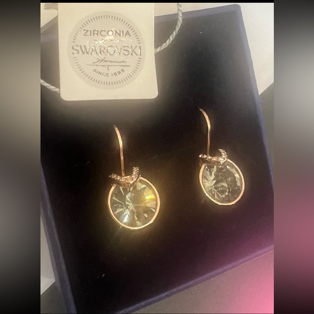 Gorgeous Rosegold plated grey swarovski crystal Bella earrings